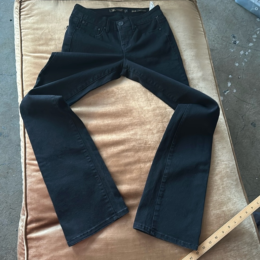Khloe Black Jeans Slim legs Size 4 99% cotton 1% spandex Long legs